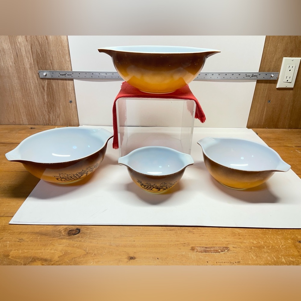 Vtg. PYREX Peppers Set 4 Orchard Ovenware Cinderella Nesting. Mixing Bowls
